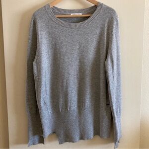 Q2 Collections Round Neck Pullover Swatter